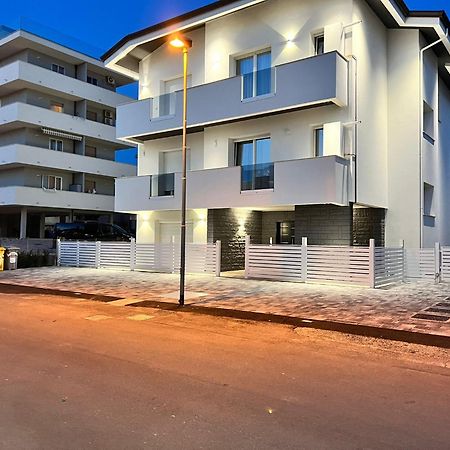 Villa Borghesi Suites Fronte Mare Rimini Exteriör bild