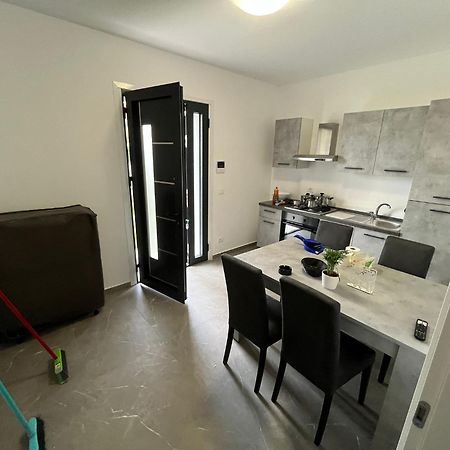 Villa Borghesi Suites Fronte Mare Rimini Exteriör bild