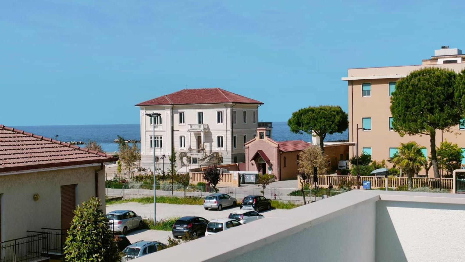Villa Borghesi Suites Fronte Mare Rimini Exteriör bild
