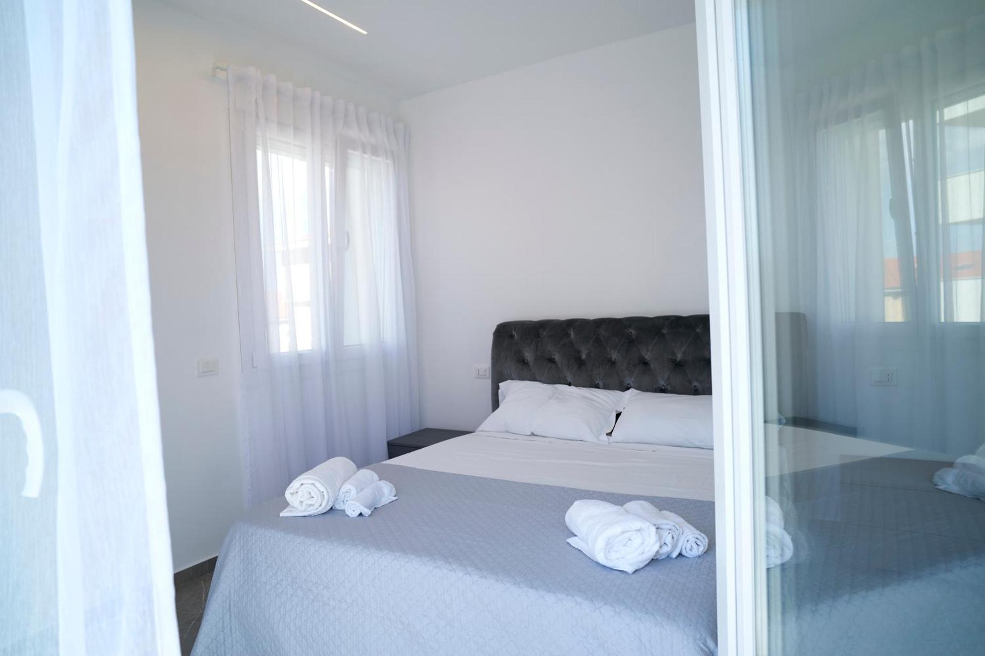 Villa Borghesi Suites Fronte Mare Rimini Exteriör bild