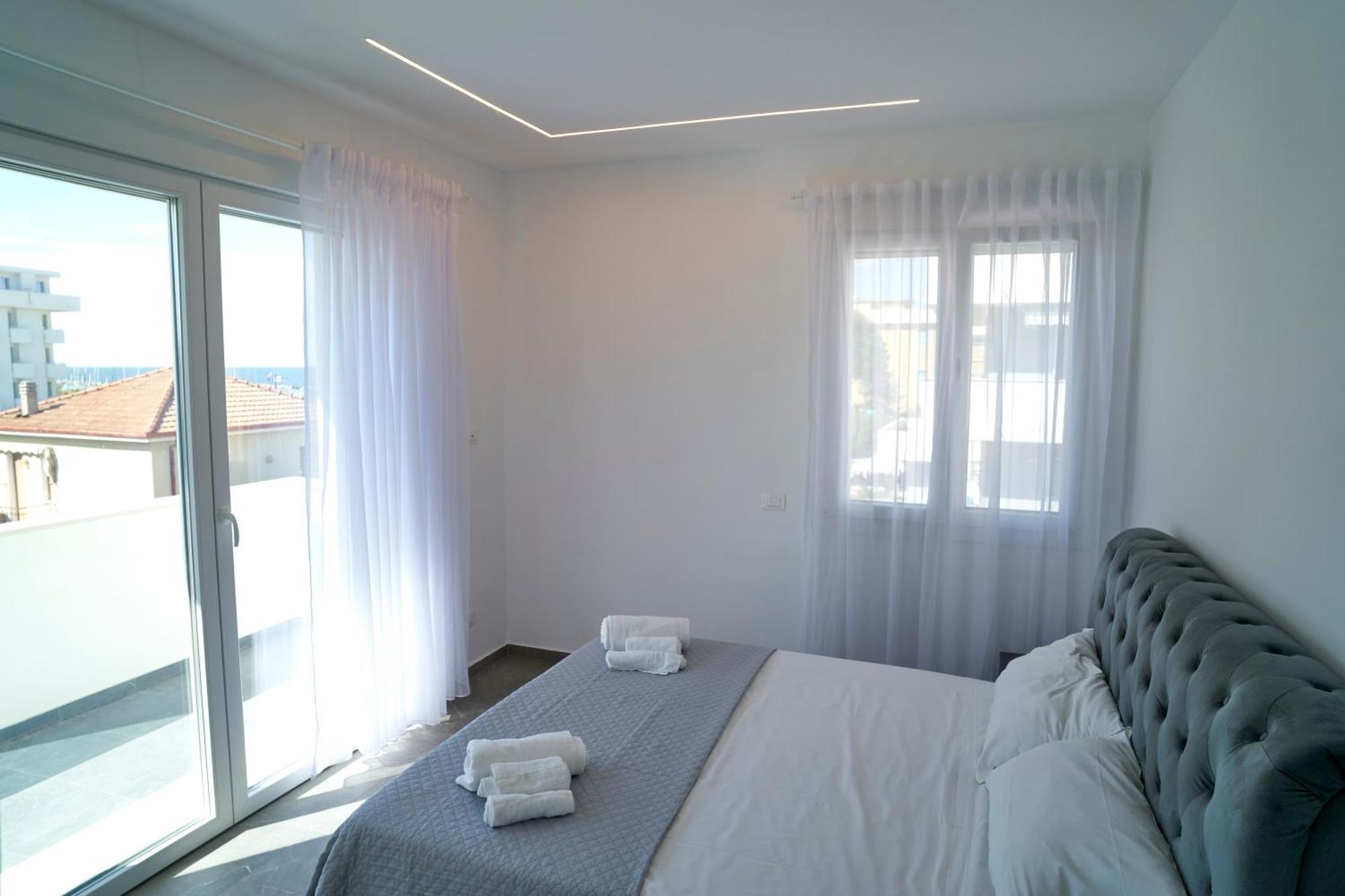 Villa Borghesi Suites Fronte Mare Rimini Exteriör bild
