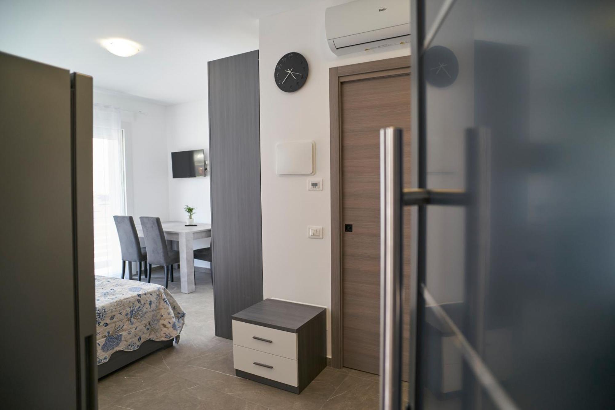 Villa Borghesi Suites Fronte Mare Rimini Exteriör bild