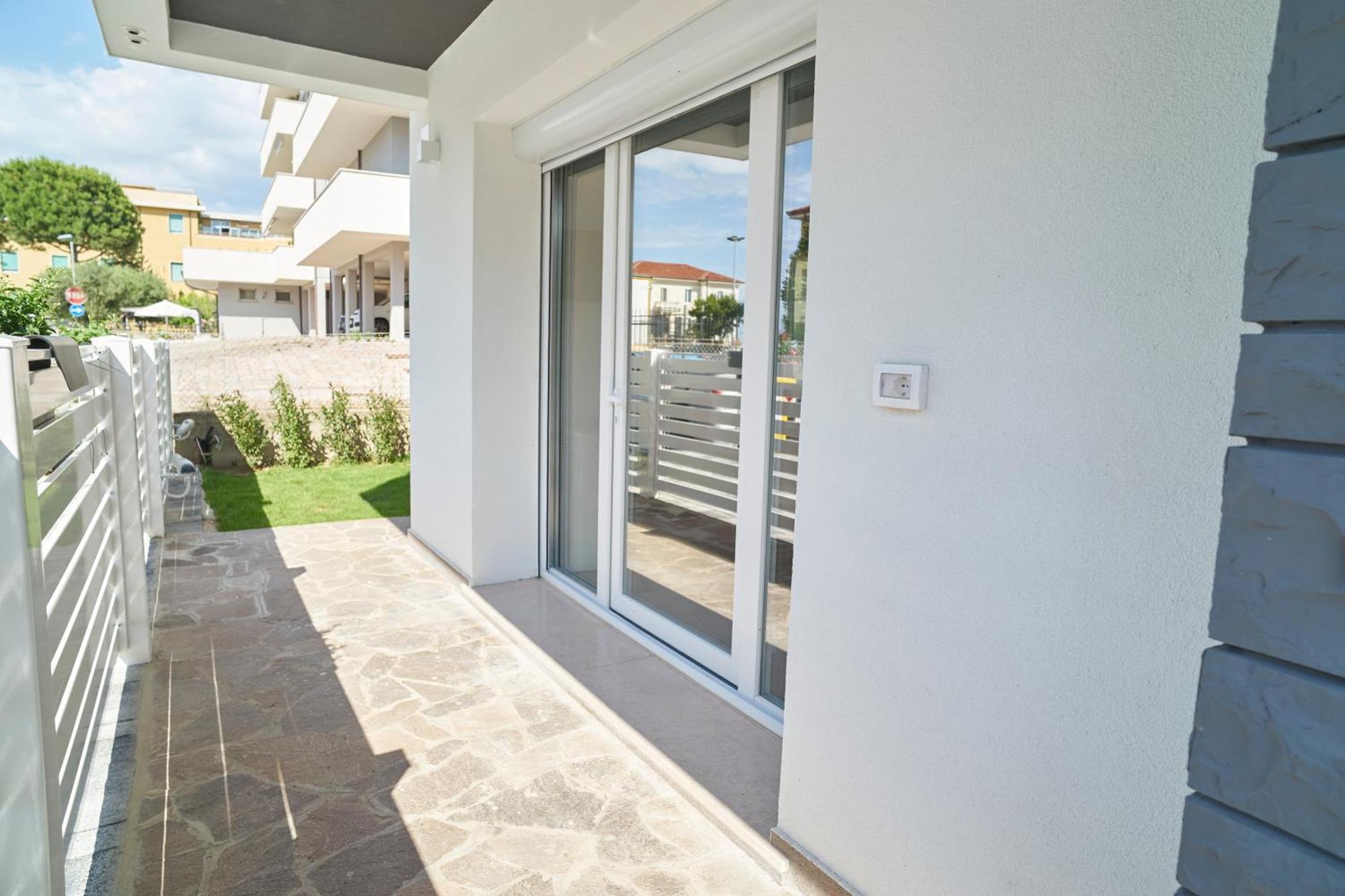 Villa Borghesi Suites Fronte Mare Rimini Exteriör bild