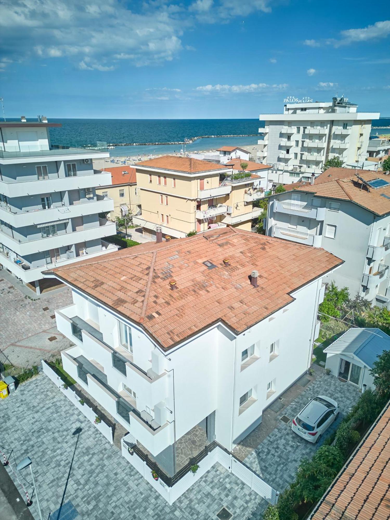Villa Borghesi Suites Fronte Mare Rimini Exteriör bild