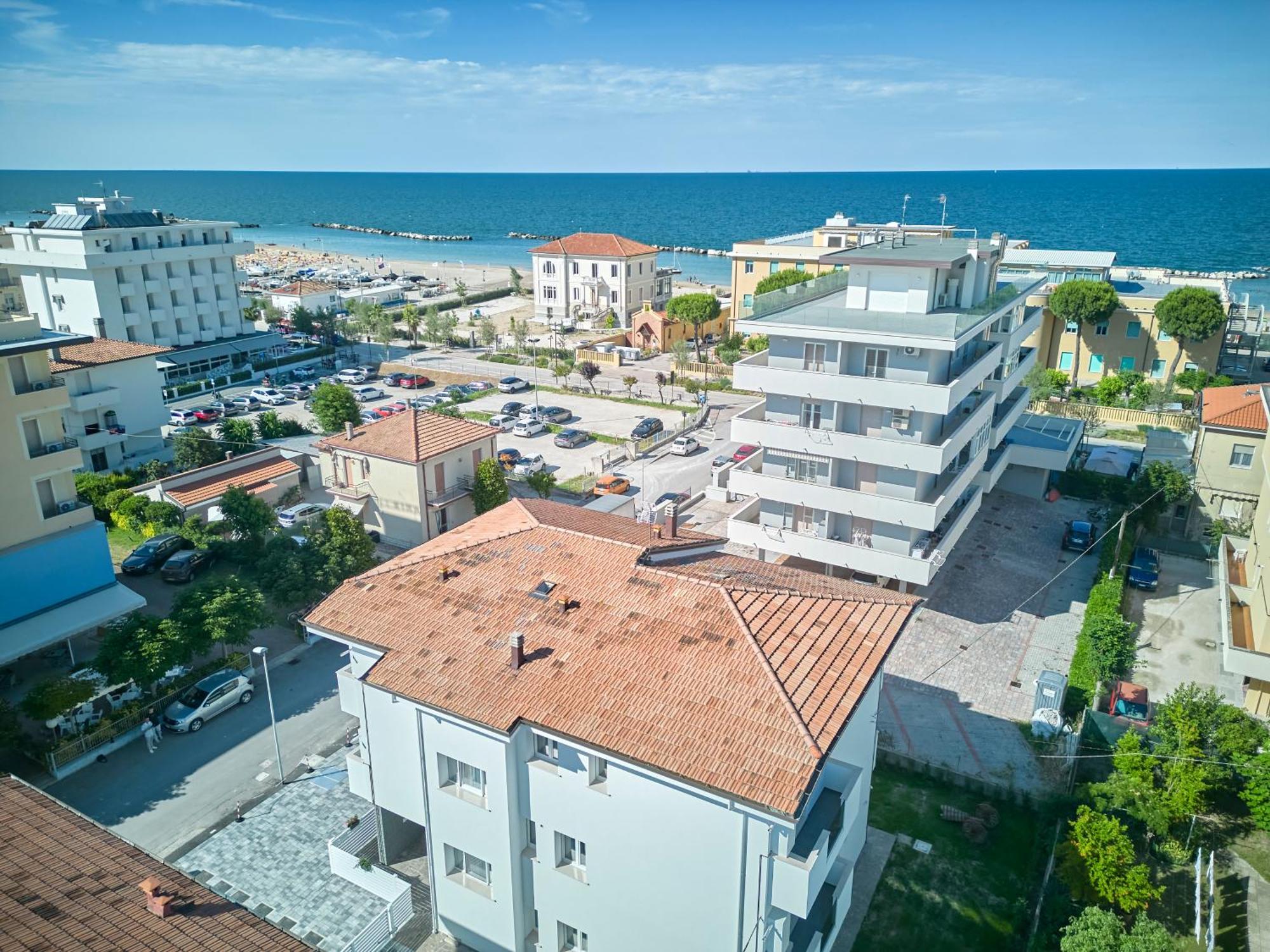 Villa Borghesi Suites Fronte Mare Rimini Exteriör bild