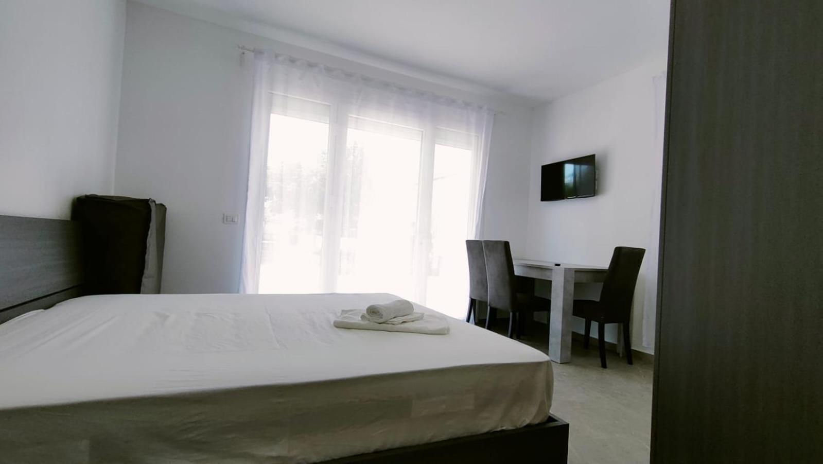 Villa Borghesi Suites Fronte Mare Rimini Exteriör bild